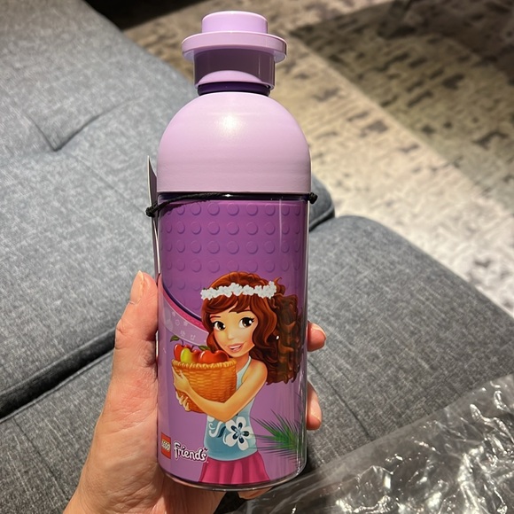 Barbie and friends Lego water bottle - Picture 2 of 3